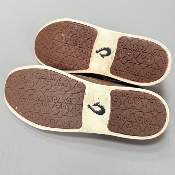 OLUKAI Pehuea Leather Slip-On shoes, women’s 9.5. - Picture 5 of 9